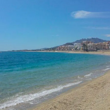 Precioso Y Luminoso Junto Al Mar Y Playa En 1b